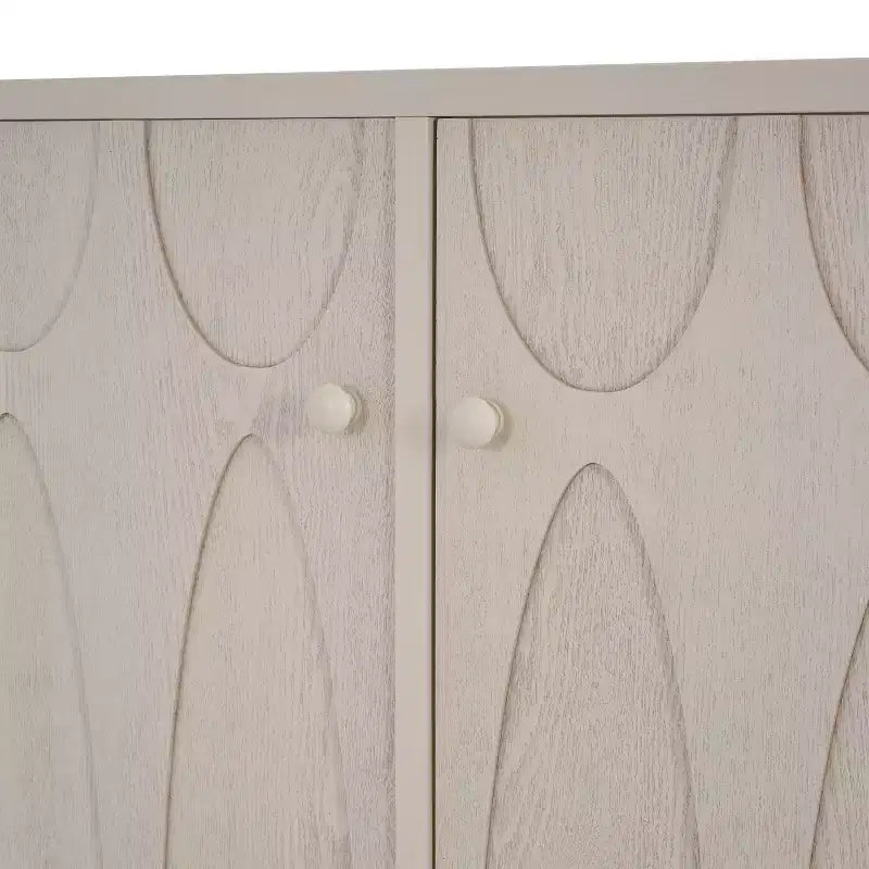 Modernes Sideboard mit vier verstellbaren Einlegeböden und Türen