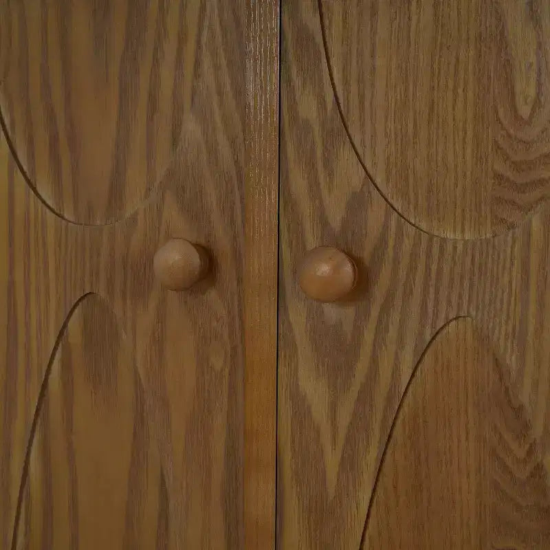 Modernes Sideboard mit vier verstellbaren Einlegeböden und Türen