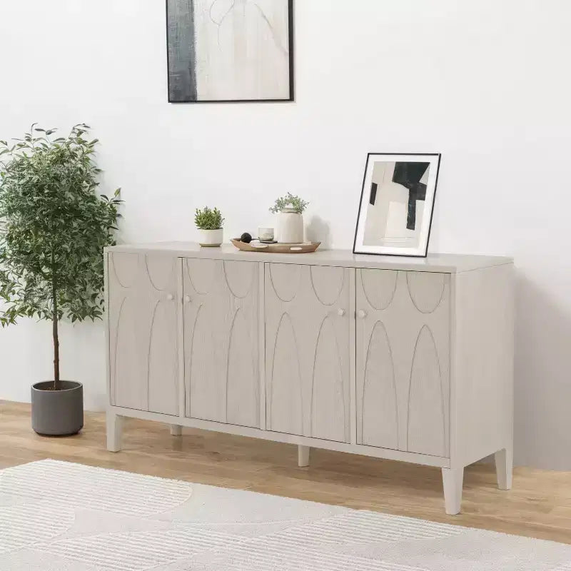 Modernes Sideboard mit vier verstellbaren Einlegeböden und Türen
