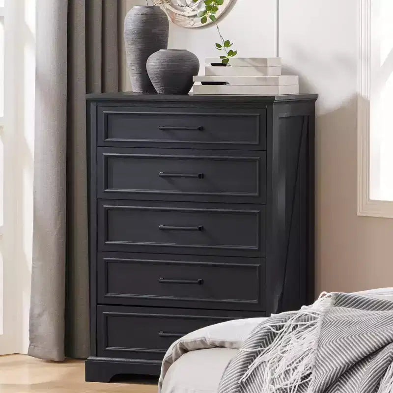 Kommode mit 5 Schubladen fürs Schlafzimmer, 46 hohe Kommode im Landhausstil mit breiten Metallgriffen, Schubladenorganizer aus Holz für Schlafzimmer und Flur