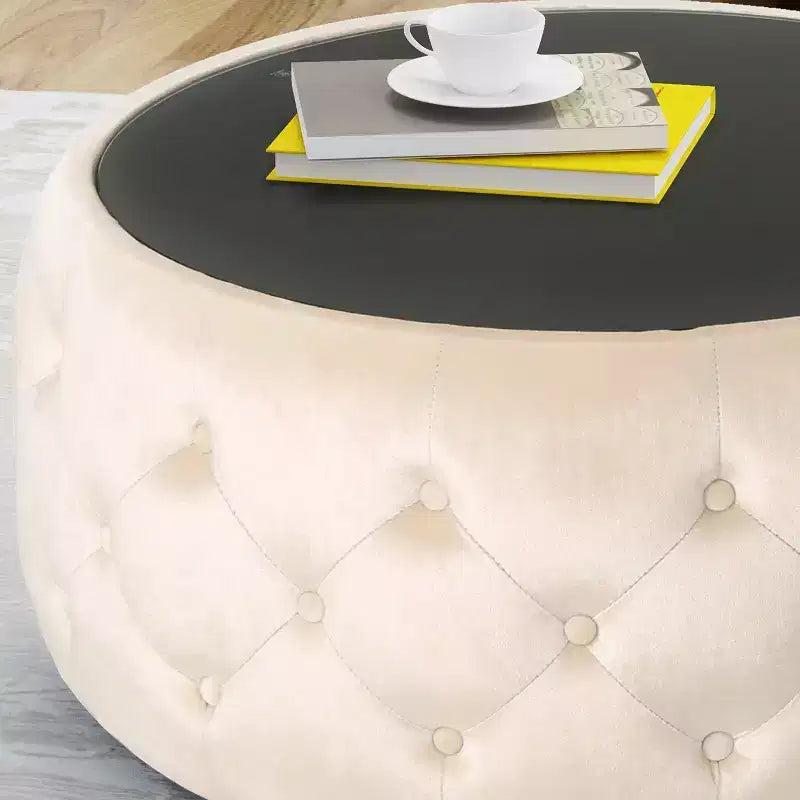 Moderner Hocker mit runder Glasplatte, samtbezogener Couchtisch mit Knopfheftung und Rautensteppung, Fußhocker für Wohnzimmer und Schlafzimmer