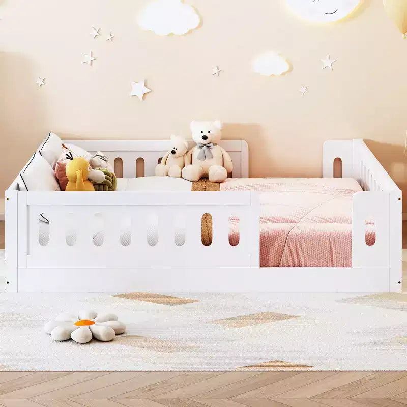 Bodenbett in Einzelbettgröße mit Umrandung, Montessori-Bett aus Holz mit Schutzgittern für Jungen und Mädchen