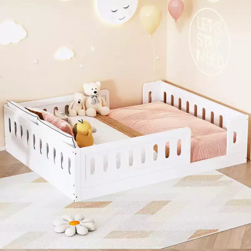 Bodenbett in Einzelbettgröße mit Umrandung, Montessori-Bett aus Holz mit Schutzgittern für Jungen und Mädchen