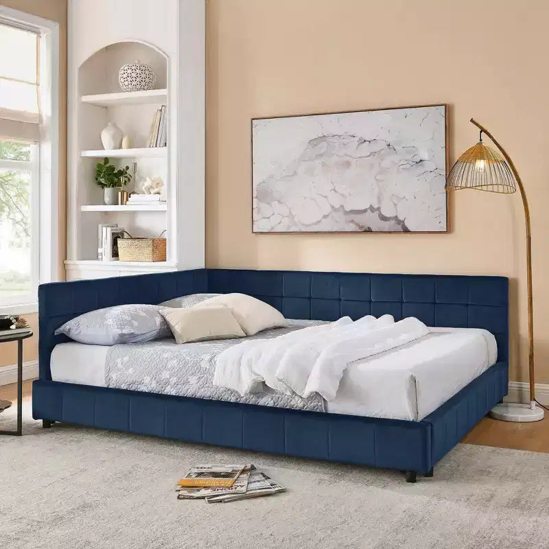 Gepolstertes Queensize-Bettgestell mit Knopfheftung, Rückenlehne und Armlehnen aus Samt fürs Schlafzimmer, Blau